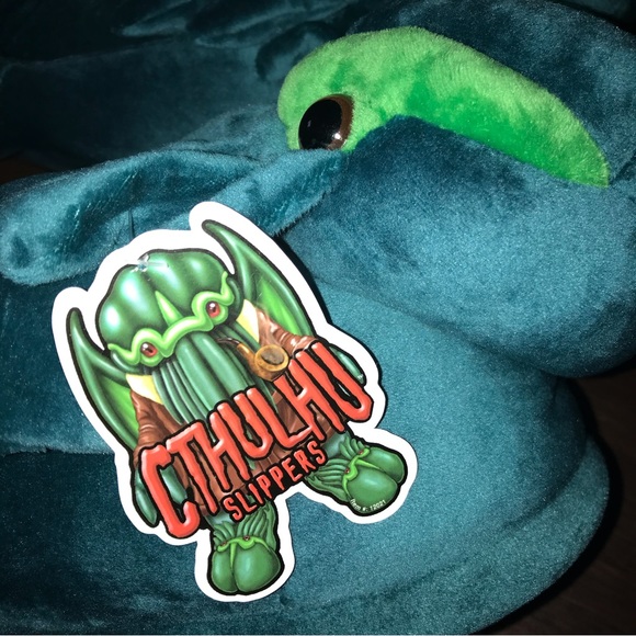 Cthulhu Twilight Terror Plush Slippers (Unisex) NWT - Picture 10 of 12